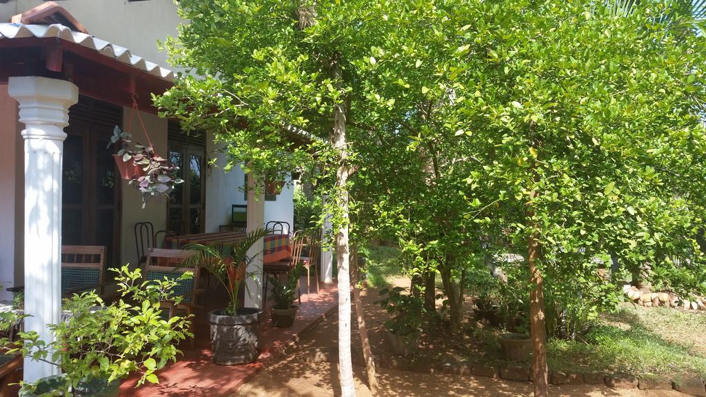 Lake House Homestay Anuradhapura Exterior foto